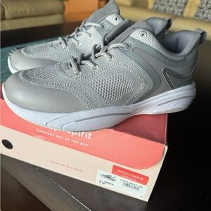 Easy Spirit Silver Sneakers size 9 wide NWT